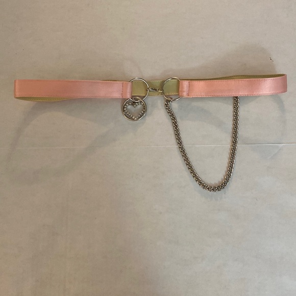 Accessories - Vintage Y2K Chain belt with rhinestone heart Charm